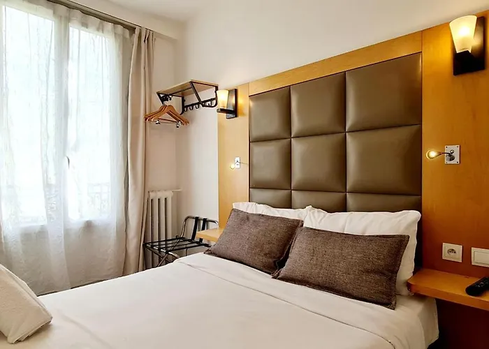 Hotel de France 18 Paris